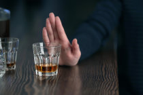 Parar de beber: entendendo o processo e os benefícios