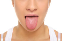 Você sabe o que é língua saburrosa e o que ela pode mostrar sobre a sua saúde?